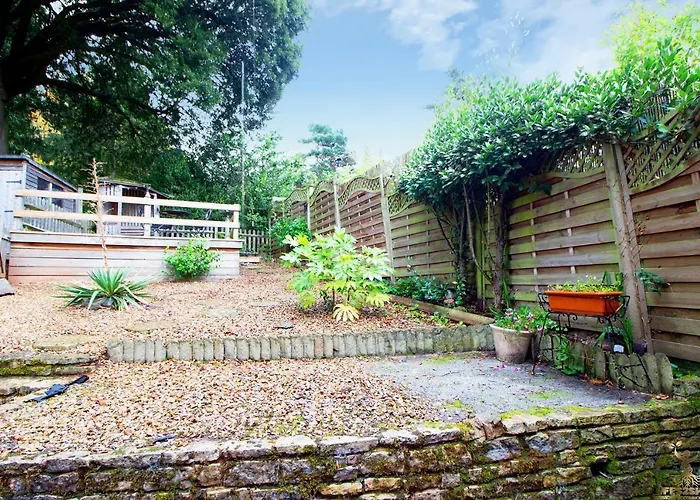 Station Lodge Close To City Centre With Parking