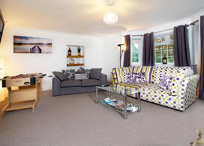 Station Lodge Close To City Centre With Parking